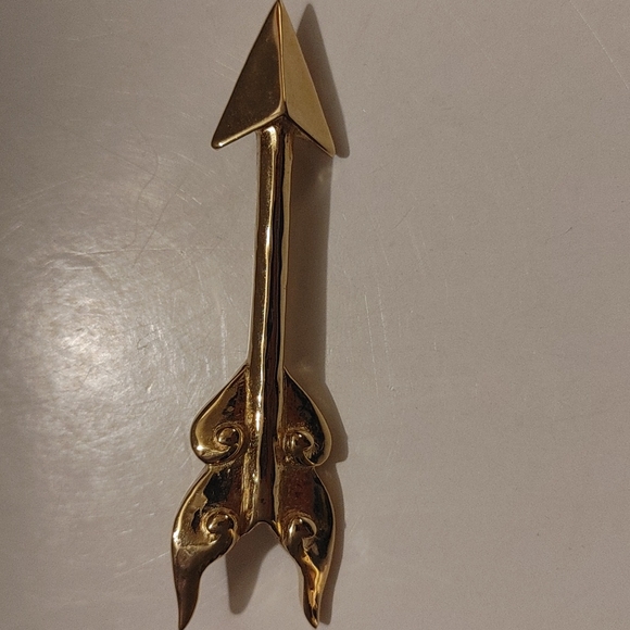 Gold Tone Arrow Brooch - Picture 3 of 5